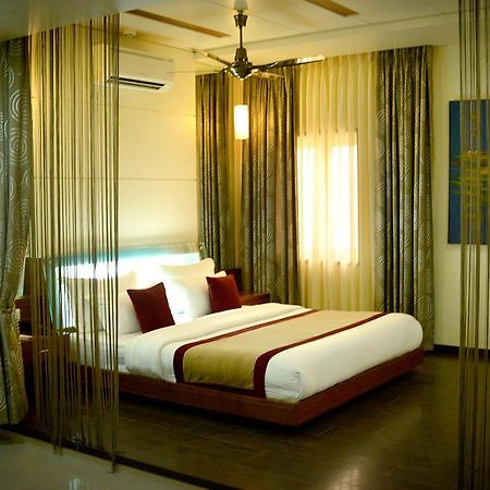 Hotel Fortune Palace Jamnagar Bagian luar foto