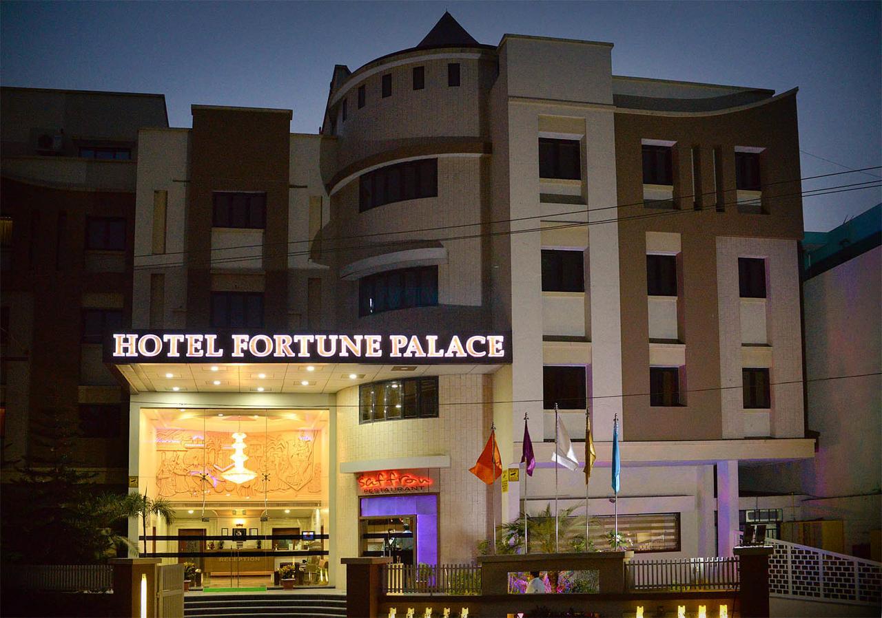 Hotel Fortune Palace Jamnagar Bagian luar foto