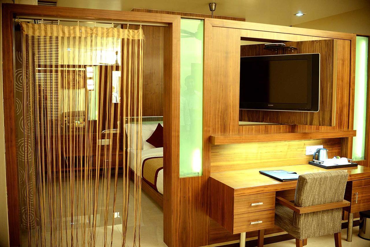 Hotel Fortune Palace Jamnagar Bagian luar foto