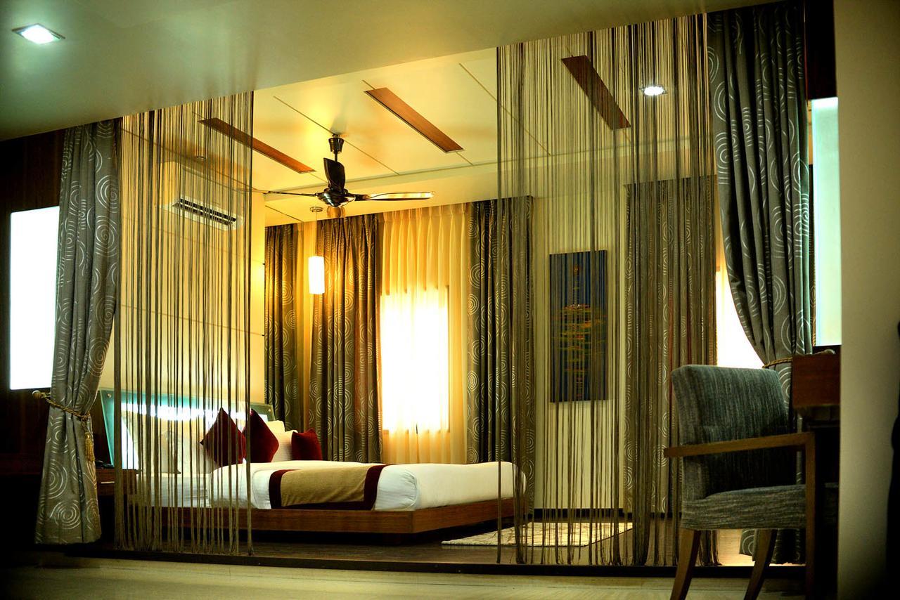 Hotel Fortune Palace Jamnagar Bagian luar foto