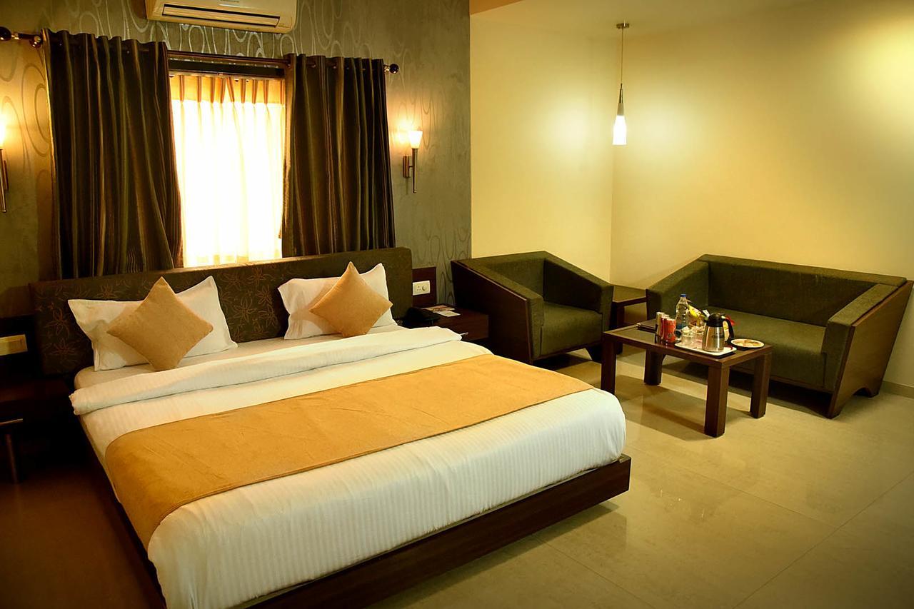 Hotel Fortune Palace Jamnagar Bagian luar foto