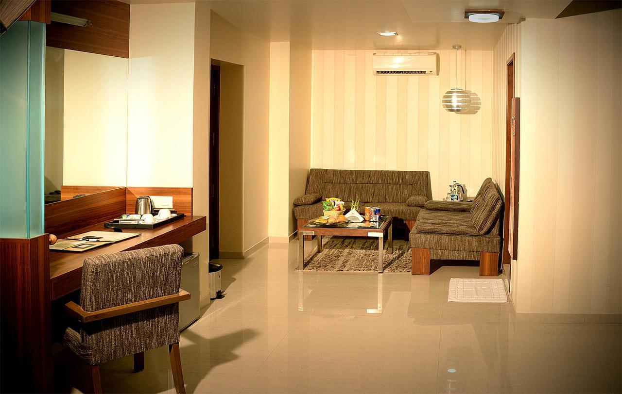 Hotel Fortune Palace Jamnagar Bagian luar foto