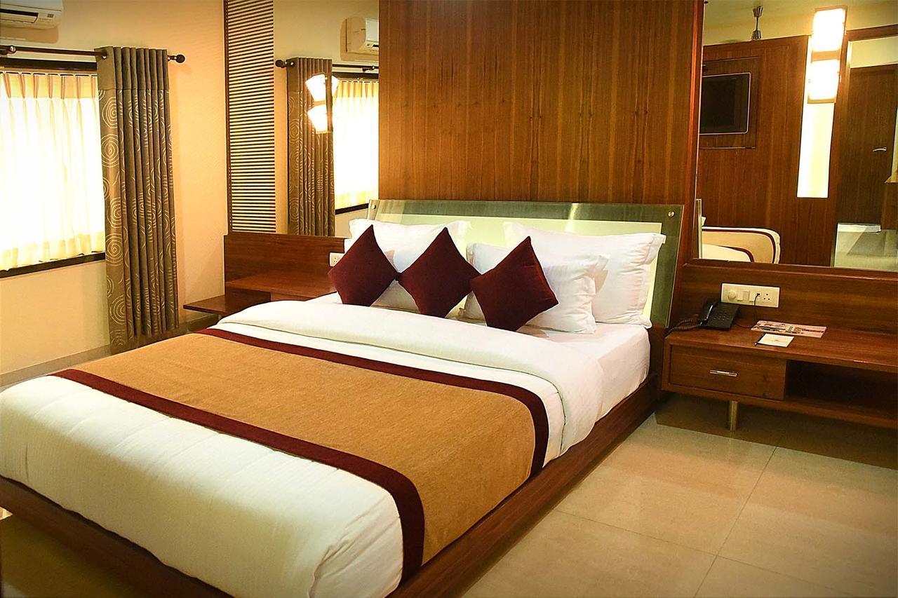 Hotel Fortune Palace Jamnagar Bagian luar foto