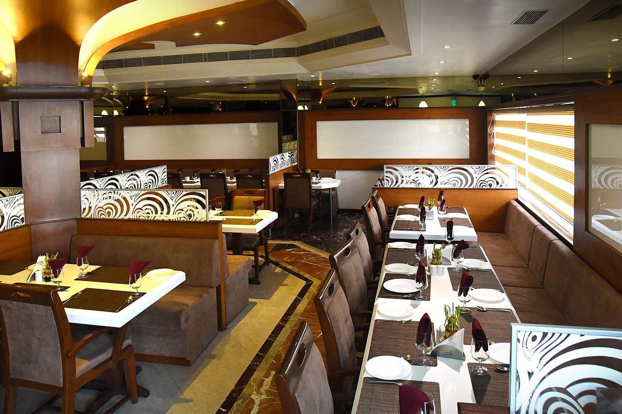 Hotel Fortune Palace Jamnagar Bagian luar foto