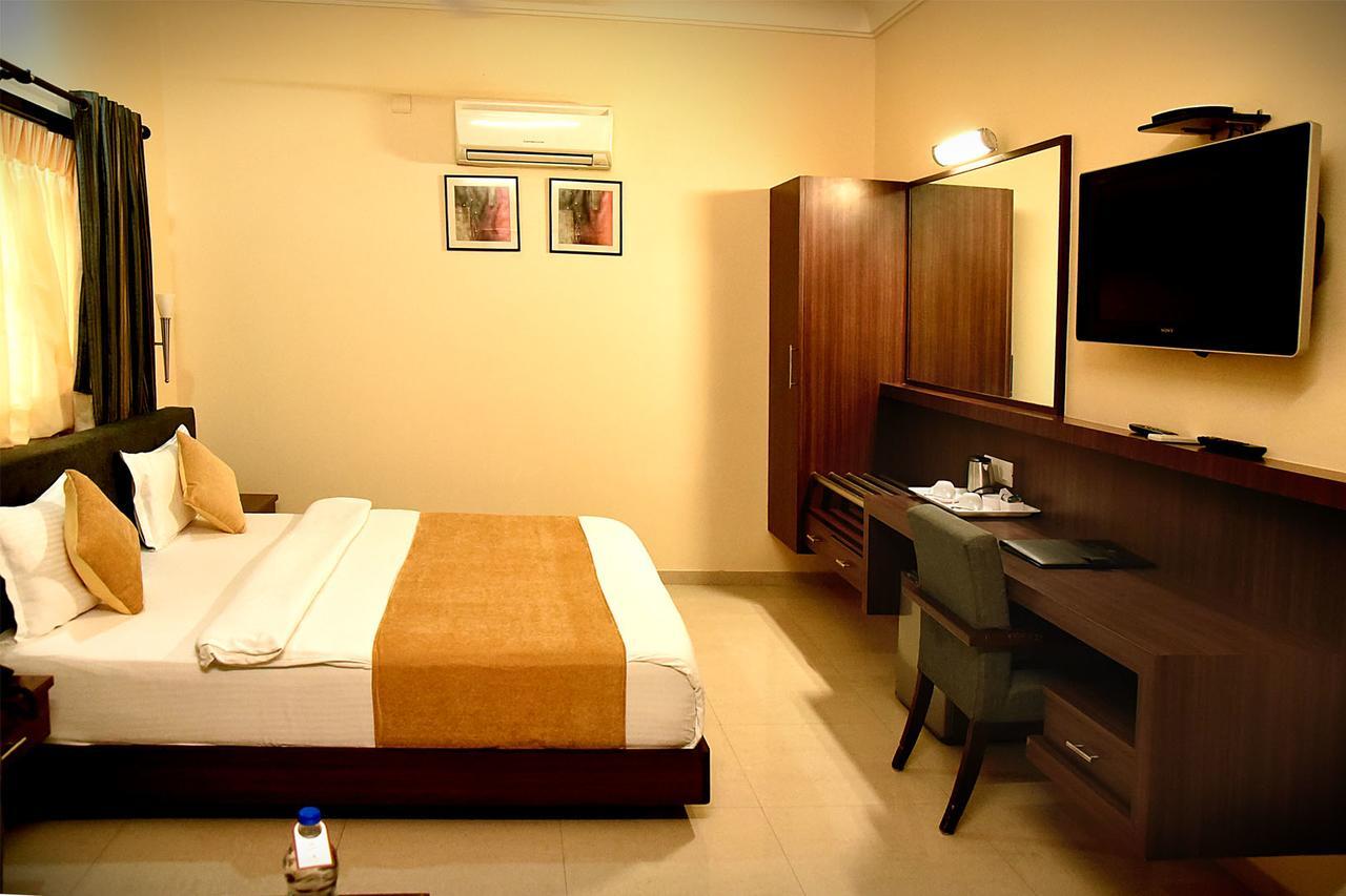 Hotel Fortune Palace Jamnagar Bagian luar foto