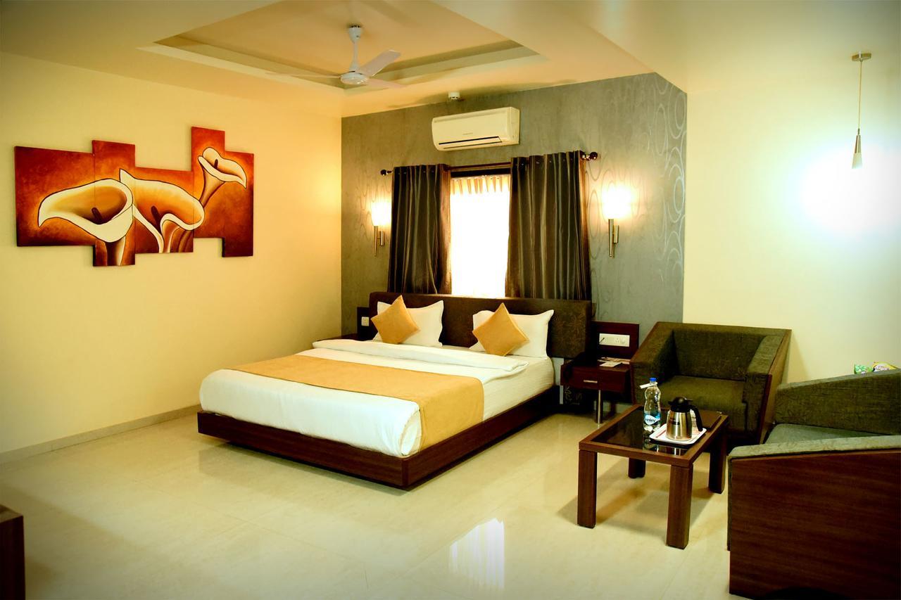Hotel Fortune Palace Jamnagar Bagian luar foto
