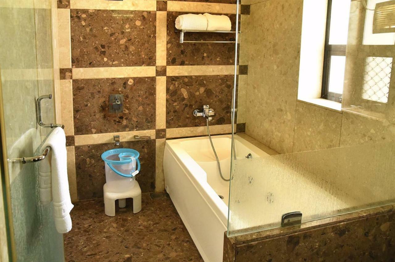 Hotel Fortune Palace Jamnagar Bagian luar foto